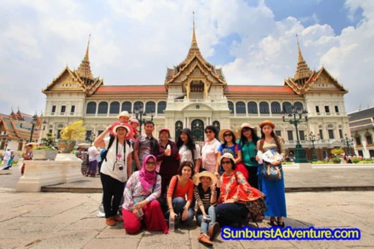 Istana Grand Palace Bangkok Super Megah - SunburstAdventure.com