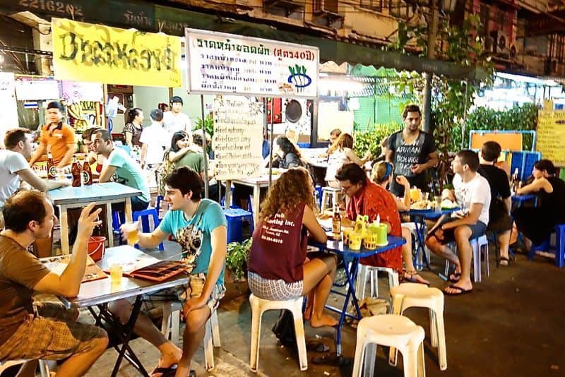  Tempat  Makan Enak di Bangkok yang Memuaskan Nafsu Makan